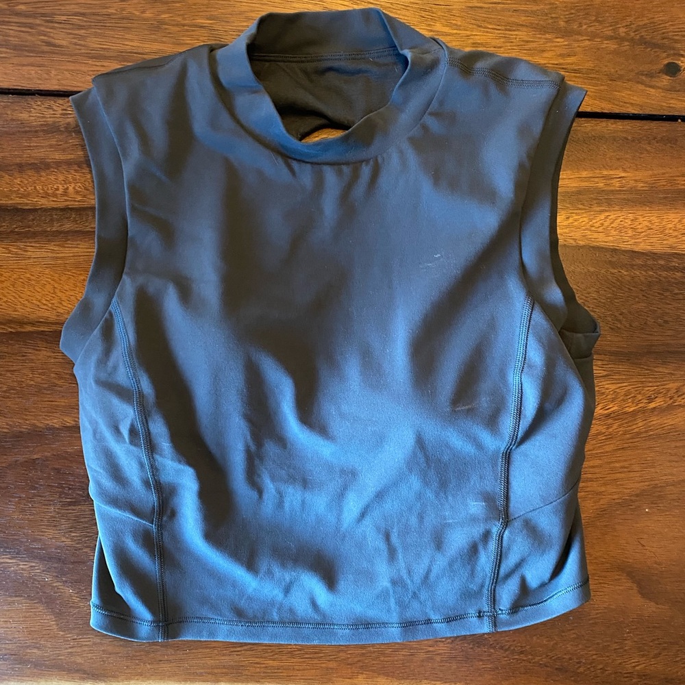LULULEMON | Size 6 Black Mock Neck Crop